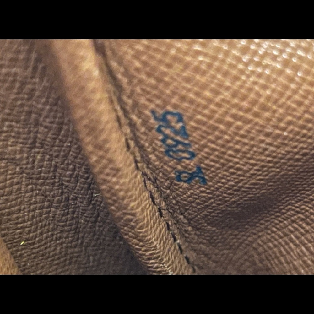 VINTAGE Authentic Louis Vuitton crossbody bag
With Certificate of Authenticity - Picture 11 of 15